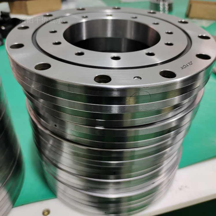 千協軸承：如何給交叉滾子軸承選擇合適的保持架