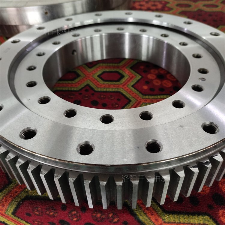 給轉盤軸承加更多潤油，潤滑效果會更好嗎